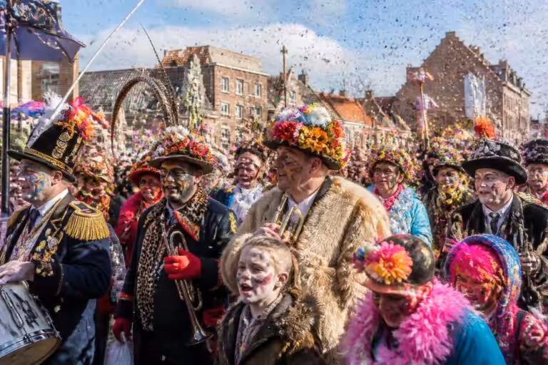 découvrez toutes les dates clés et le guide complet pour profiter pleinement du carnaval de dunkerque 2026, un événement festif incontournable du nord de la france.