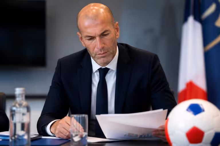 découvrez le salaire de zinédine zidane en tant que nouveau sélectionneur de l'équipe de france, et son impact sur le football français.